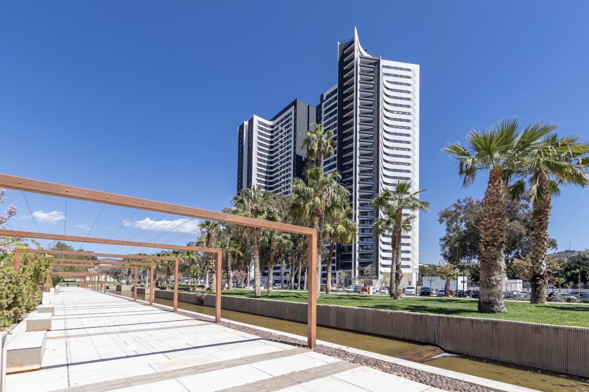 Skyline 9 Pool & Parking Free *